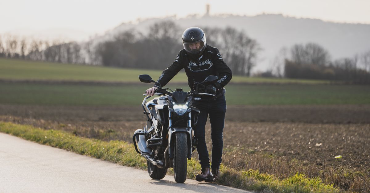 Complete set motorkleding met jas, broek, handschoenen en laarzen